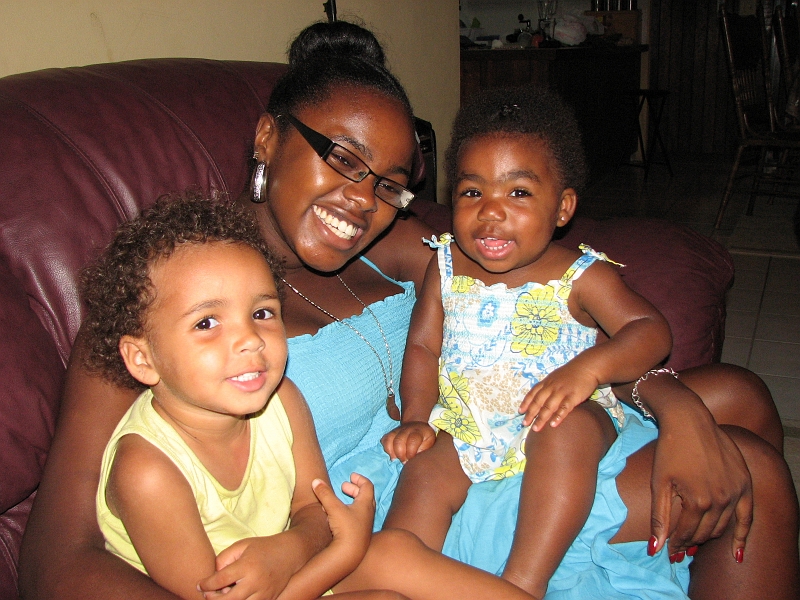Antigua_Vacation_169.JPG - On to Dad's house (very nice setup) for our first time.  What a surprise! I haven't seen Andrea since she was a little girl in England....now she's all grown up. **sniff** Where has the time gone!