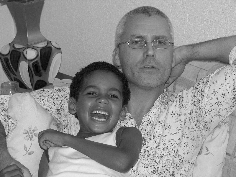 Antigua_Vacation_356-ed.jpg - Someone's happy that daddy's back.