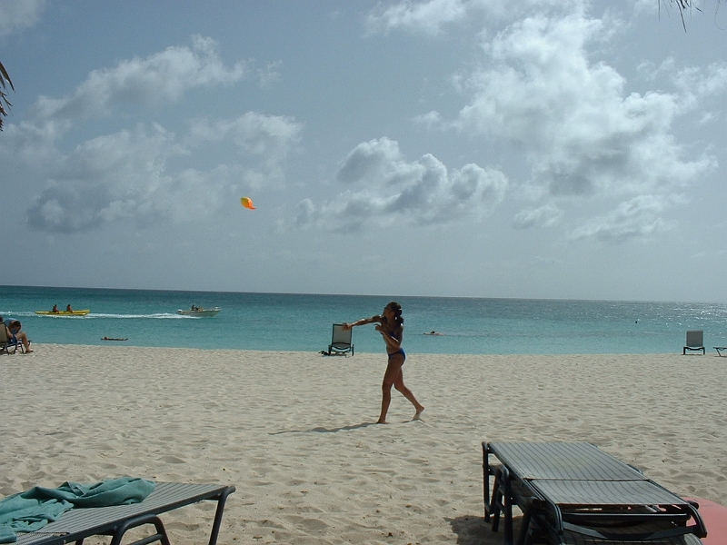 Aruba_019.JPG - Kim throwing our beach-slash-Nerf football