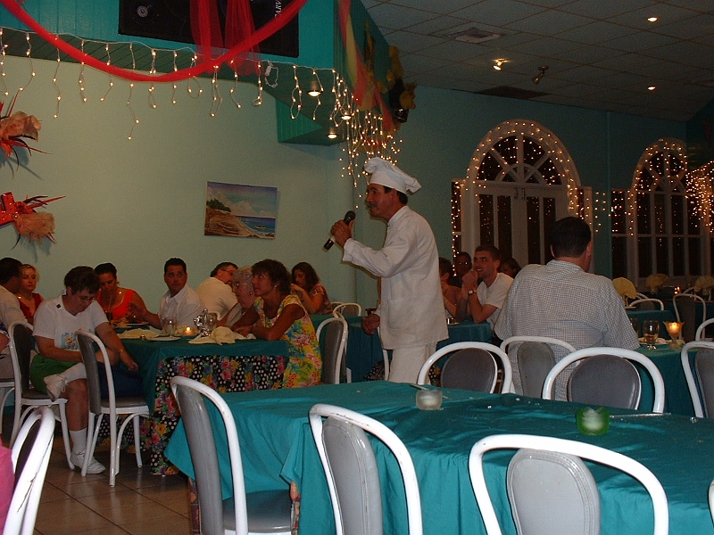 Aruba_026.JPG - ...even the cook!