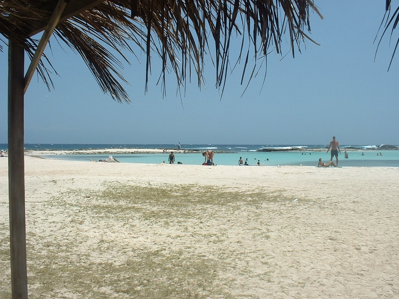 Aruba_076.JPG - This is baby beach.  You can walk all the way to the breakers without coming up to your waist.  Great for small children to see the tropical fish swimming around.