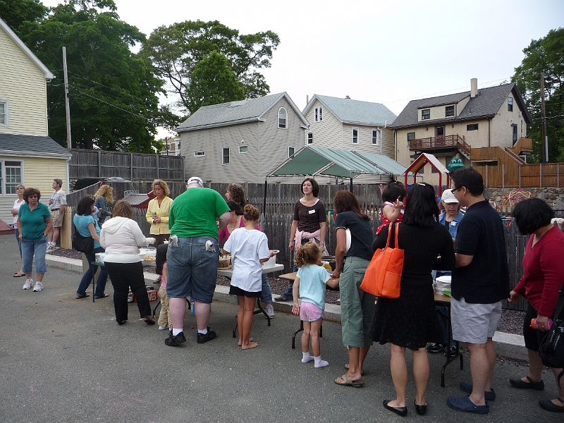 Family_Fun_Day_006.JPG - Everyone lines up for the picnic buffet