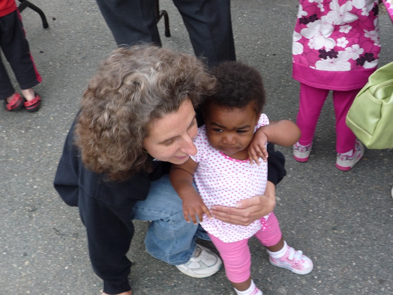 Family_Fun_Day_041.JPG - Colleen giving her favorite student a good-bye hug.  All in all, a nice time.  Mikayla really enjoyed it, as indicated by her decided lack of interest getting in the car.  :-)