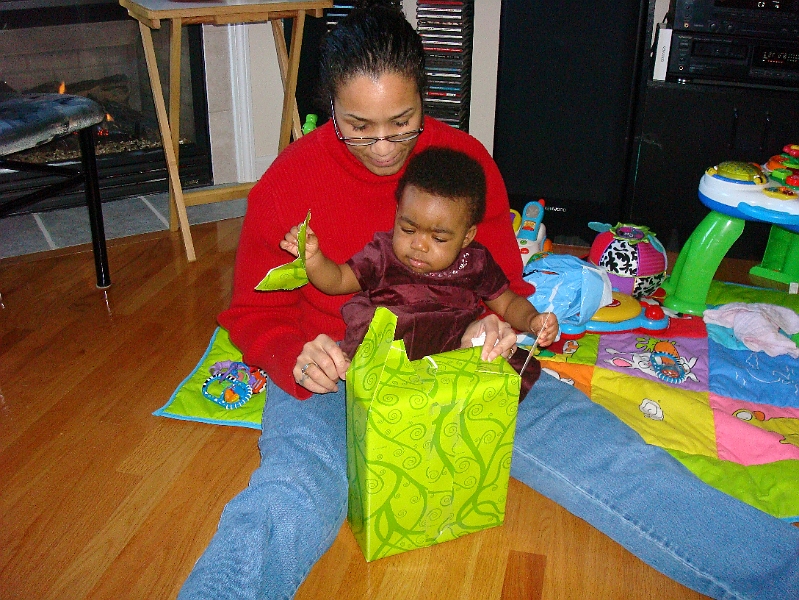 Bday-Valentine_0038.jpg - Mommy's too slow.  *sigh*  If you want it done right....