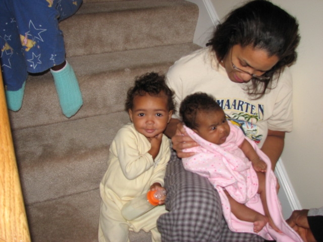 Auntie_Lois_Visit_053.JPG - Willow posin' with her new cousin