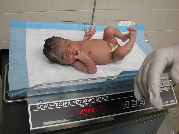 Mikayla_s_Birth_014.jpg - Mikayla India James was born at 4:25am on Valentine's Day, 2008 at 2.5Kg...
