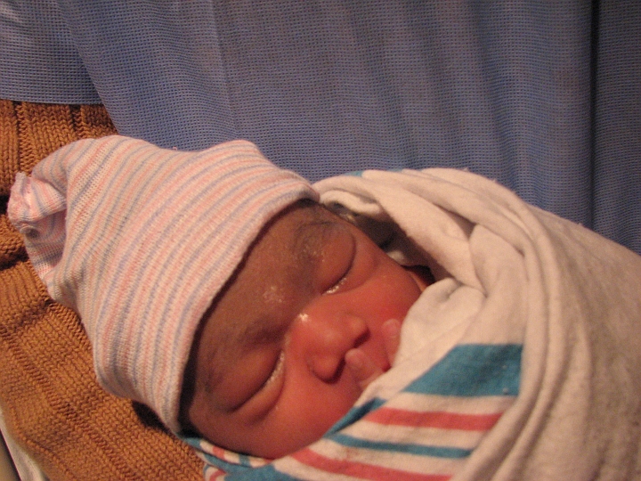 Mikayla_s_Birth_049.jpg - Mikayla giving everyone the Victory! sign...or is that just wishful thinking