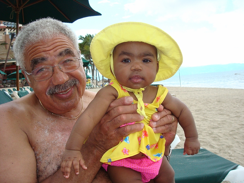 Puerto_Vallarta_0088.jpg - Gotta love the hat!