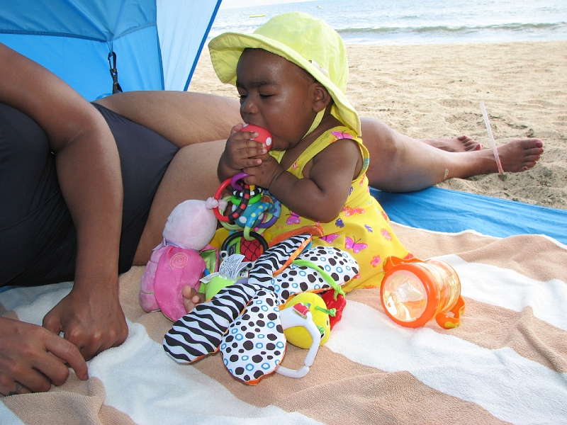 Puerto_Vallarta_111.JPG - Everything in her mouth...everything!  *sigh*