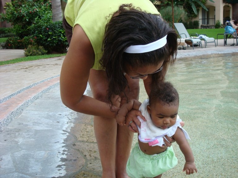 Puerto_Vallarta_155.jpg - A quiet mother-daughter moment.